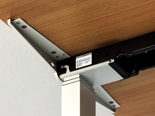 UPID (Unique Product Identifier) Etikett unter WINEA STARTUP 2.0 Tischplatte